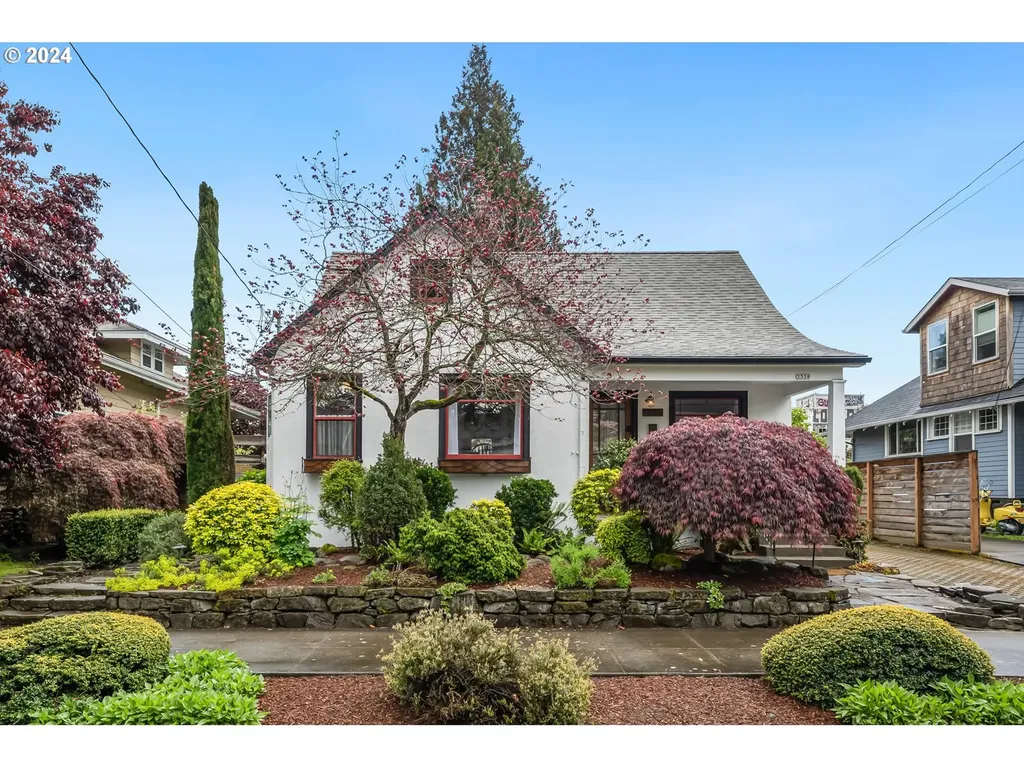 3338 NE Schuyler Street Portland OR 97212