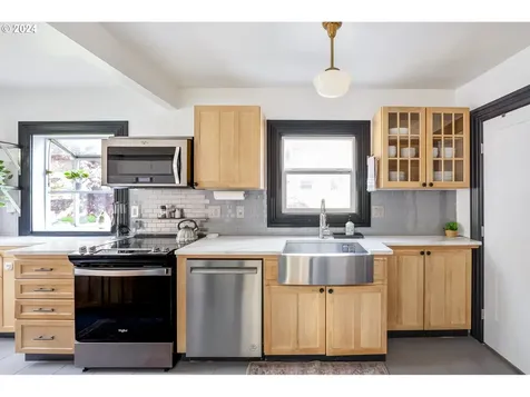 3338 NE Schuyler Street Portland OR 97212