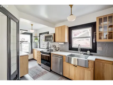3338 NE Schuyler Street Portland OR 97212
