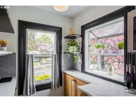 3338 NE Schuyler Street Portland OR 97212