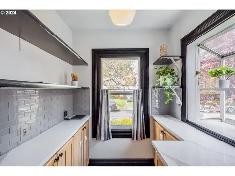 3338 NE Schuyler Street Portland OR 97212