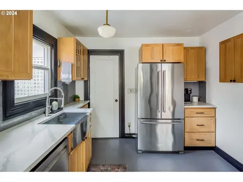 3338 NE Schuyler Street Portland OR 97212