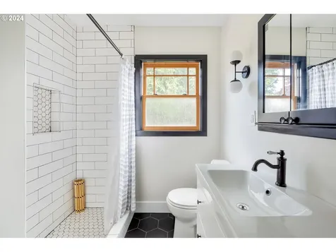 3338 NE Schuyler Street Portland OR 97212