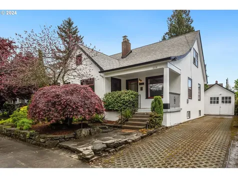 3338 NE Schuyler Street Portland OR 97212