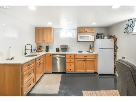 3338 NE Schuyler Street Portland OR 97212
