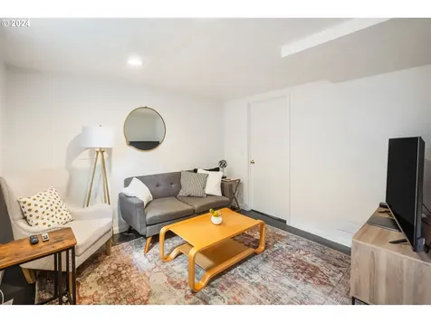 3338 NE Schuyler Street Portland OR 97212