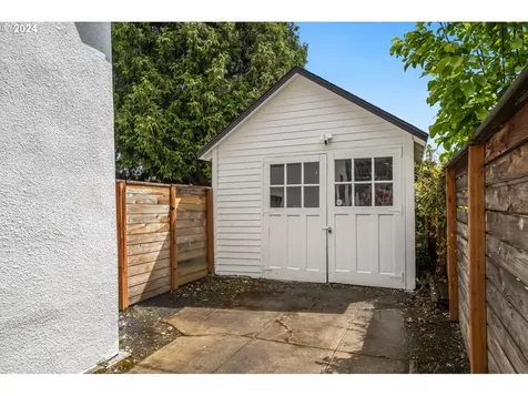 3338 NE Schuyler Street Portland OR 97212