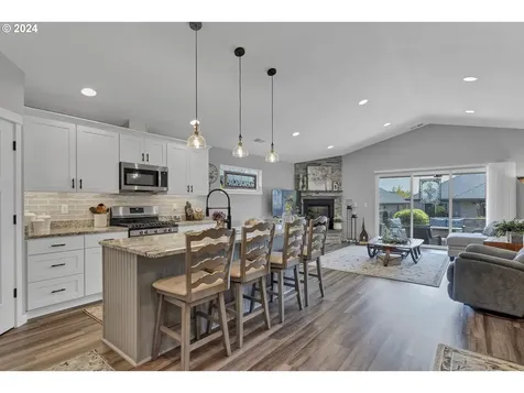 2143 Se Academy Street Dallas OR 97338