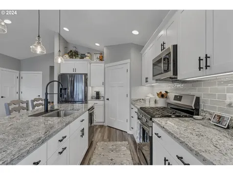 2143 Se Academy Street Dallas OR 97338