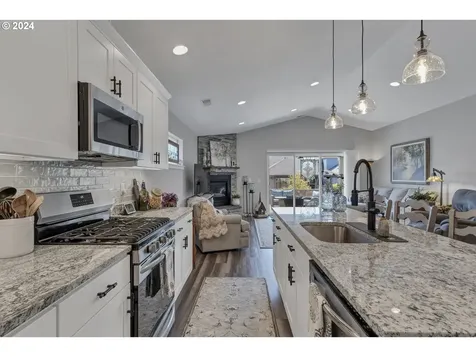 2143 Se Academy Street Dallas OR 97338