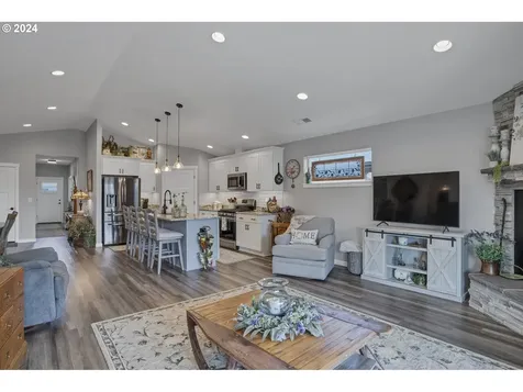 2143 Se Academy Street Dallas OR 97338