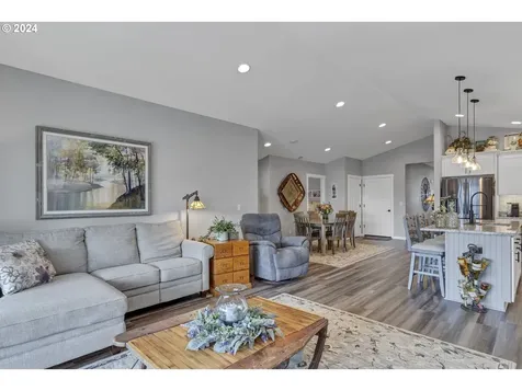 2143 Se Academy Street Dallas OR 97338