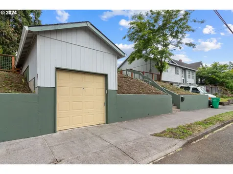842 NE Stafford Street Portland OR 97211