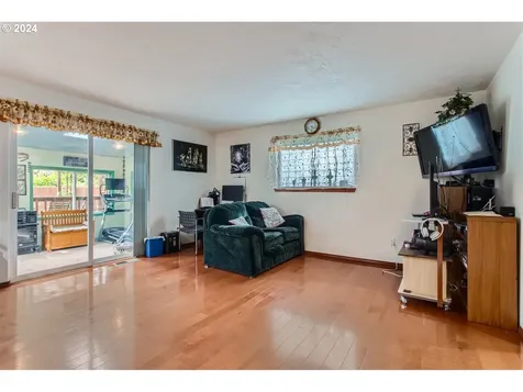 329 Ne 132nd Court Portland OR 97230