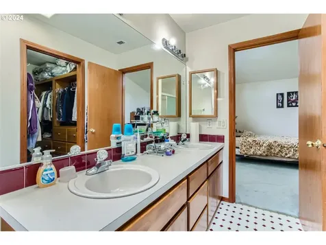 329 Ne 132nd Court Portland OR 97230