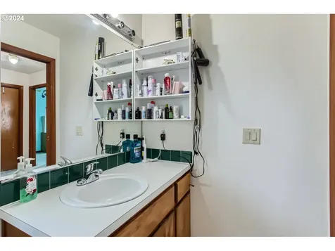 329 Ne 132nd Court Portland OR 97230