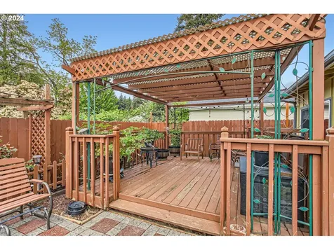 329 Ne 132nd Court Portland OR 97230