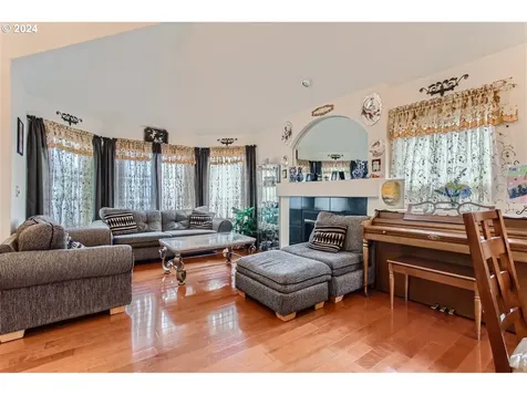 329 Ne 132nd Court Portland OR 97230