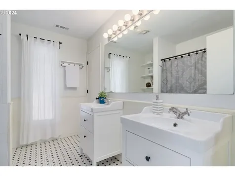 500 W 26th Avenue Eugene OR 97405