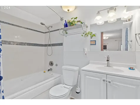 6822 Se Duke Street Portland OR 97206