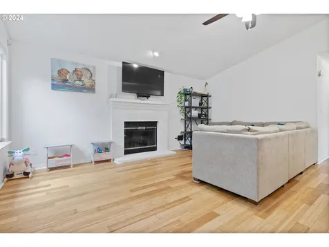 6822 Se Duke Street Portland OR 97206
