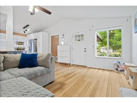 6822 Se Duke Street Portland OR 97206