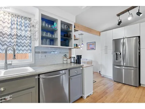 6822 Se Duke Street Portland OR 97206