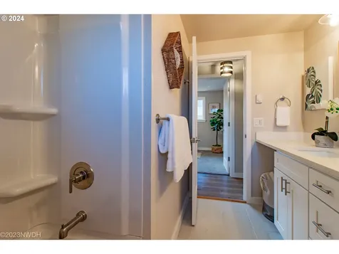 2269 E Irwin Way Eugene OR 97402