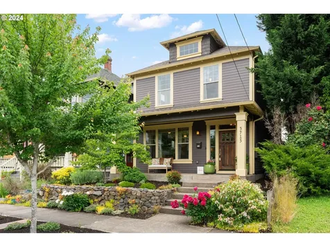 5715 N Bowdoin Street Portland OR 97203