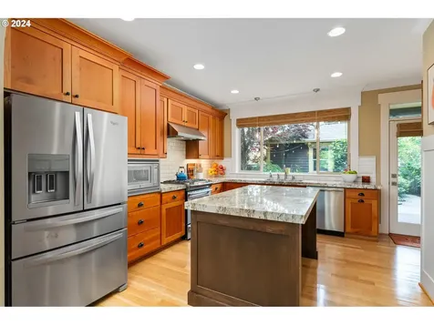 5715 N Bowdoin Street Portland OR 97203
