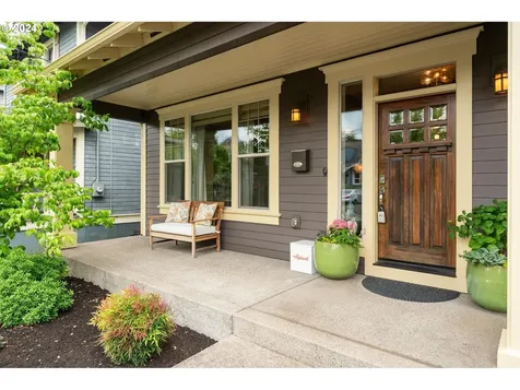 5715 N Bowdoin Street Portland OR 97203