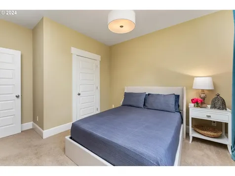 5715 N Bowdoin Street Portland OR 97203