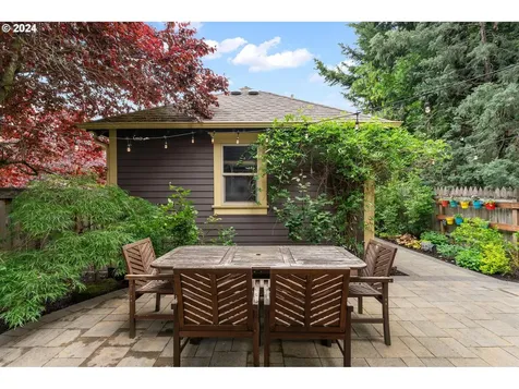 5715 N Bowdoin Street Portland OR 97203