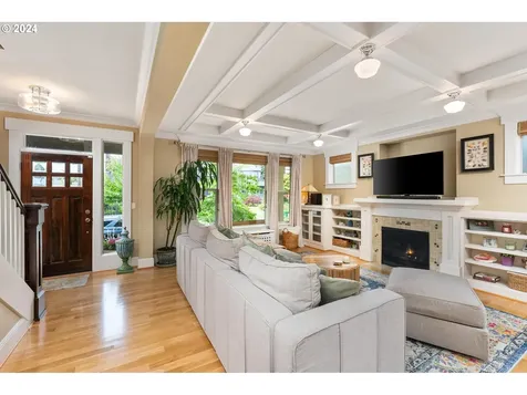 5715 N Bowdoin Street Portland OR 97203