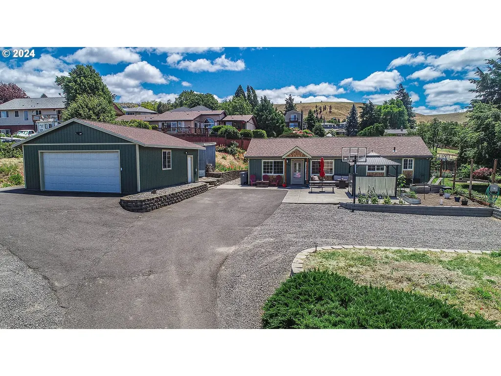 2624 E 10th Street The Dalles OR 97058