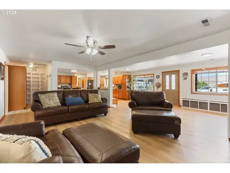 2624 E 10th Street The Dalles OR 97058
