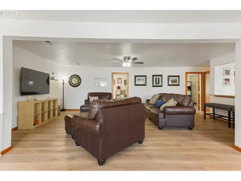 2624 E 10th Street The Dalles OR 97058