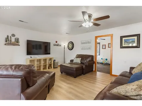 2624 E 10th Street The Dalles OR 97058