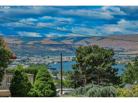2624 E 10th Street The Dalles OR 97058