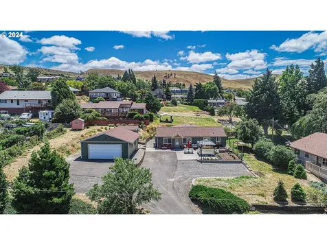 2624 E 10th Street The Dalles OR 97058