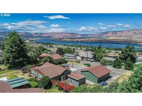 2624 E 10th Street The Dalles OR 97058