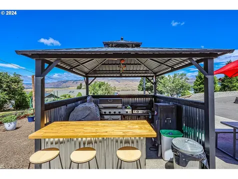 2624 E 10th Street The Dalles OR 97058
