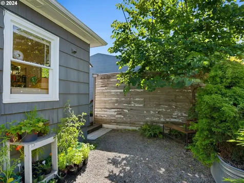 1332 Se Birch Street Portland OR 97214