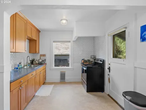 1332 Se Birch Street Portland OR 97214