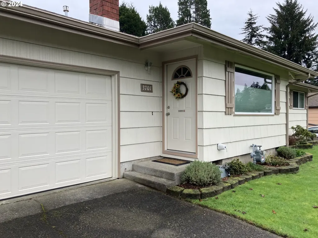 3701 Edgewood Drive North Bend OR 97459
