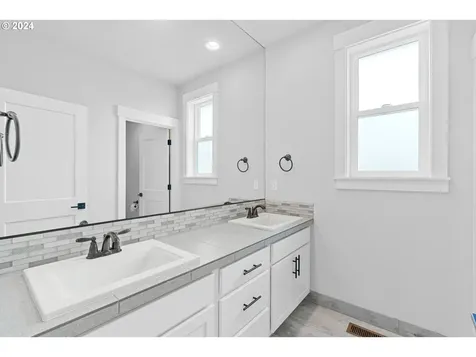 12777 Myrtlewood Way Oregon City OR 97045