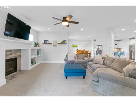 12777 Myrtlewood Way Oregon City OR 97045
