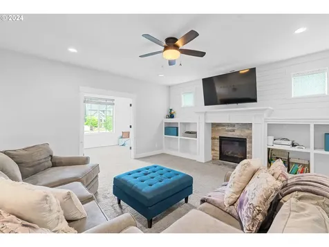 12777 Myrtlewood Way Oregon City OR 97045