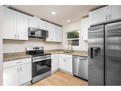 8516 NE Wygant Street Portland OR 97220