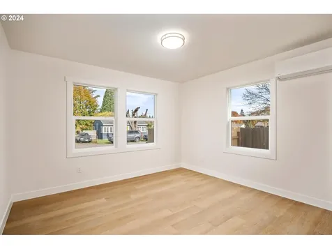 8516 NE Wygant Street Portland OR 97220